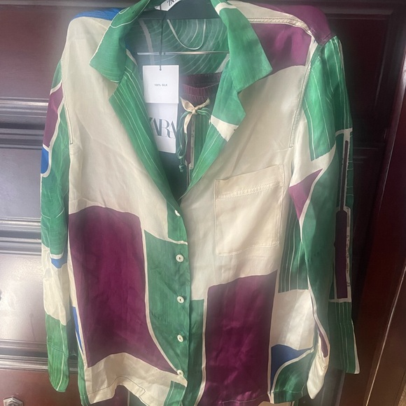 Zara pattern silk shirt and pants
Only the Med set is available - Picture 2 of 8